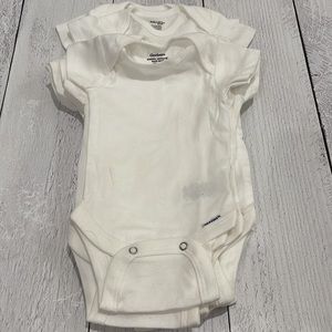 Gerber baby Girl or Boy Gender Neutral Onesies 8, Newborn BUNDLE
